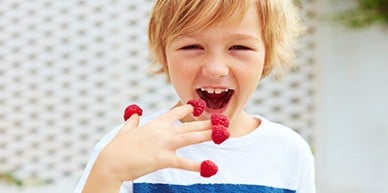 5 fruits et légumes à faire découvrir à vos enfants en août