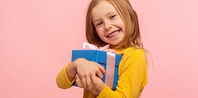 5 idées cadeaux pour un Noël plus éthique avec les enfants